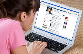 Facebook Hit With “Clickjacking” Scam